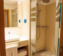 Двухместный номер Deluxe рядом с пляжем двуспальная кровать в Holiday Inn Aktau-Seaside