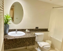 Двухместный номер Deluxe с видом на море двуспальная кровать в Surin Bay Inn