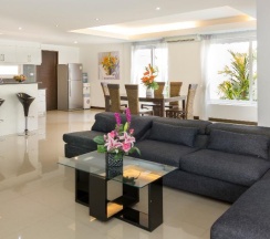 Вилла с 4 комнатами с балконом в Tropicana Pool Villa