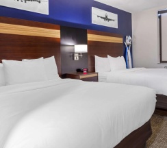 Четырёхместный номер Standard 2 отдельные кровати в Avion Inn Near LGA Airport, Ascend Hotel Collection