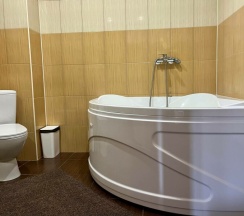 Двухкомнатный Люкс с 2-хсп кроватью в Горное озеро Травел Хотелс Антураж