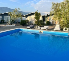 Двухместный семейный Домик с террасой двуспальная кровать в Летняя сказка