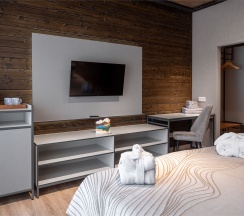 Superior Room  с видом на горы и бассейн в Небо и Горы