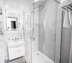 Студия с диваном в М97