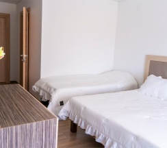 Трехместный стандартный номер на двух-трех гостей с балконом и видом во двор(Корпус Б) в Оптимист