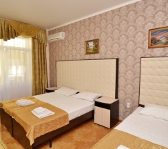 Трёхместный номер Comfort с балконом в Hellas