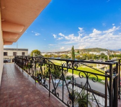 Трёхместный номер с террасой Comfort с красивым видом из окна в Green rent