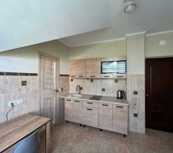 Многоместный смешанный номер Двухкомнатный люкс с кухней 10 в Счастливый слон