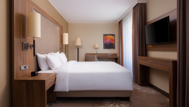 НОМЕР КАТЕГОРИИ SUPERIOR С БОЛЬШОЙ КРОВАТЬЮ (KING SIZE) в Doubletree by Hilton Tyumen