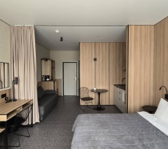 Джуниор сюит (Junior Suite) с двуспальной кроватью (2 этаж) в Бира