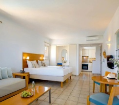 Двухместная студия 2 отдельные кровати в Louis Althea Beach Hotel