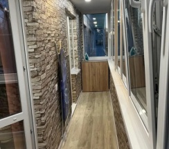 Двухместные апартаменты c 1 комнатой с балконом (двуспальная кровать) в Квартира Уютная однокомнатная с новым ремонтом в историческом цeнтpe города Пcкoва