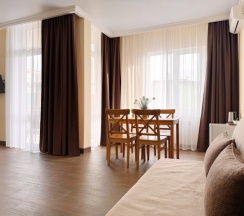 4х местный номер Супериор с балконом в Alpen House