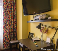 Бюджетный семейный 4-х местный номер с общей ванной комнатой в Мансарда