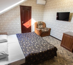Мансардный трехместный без балкона в Karap palace hotel