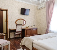 Двухместный номер Classic №1 c 1 комнатой с красивым видом из окна двуспальная кровать в Лель