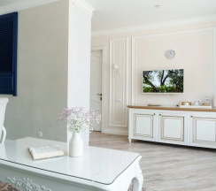 Двухместный люкс Provence №40 с 2 комнатами с красивым видом из окна двуспальная кровать в Лель