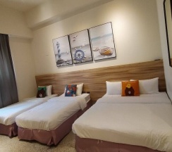 Четырёхместный номер Comfort в Rainbow Hotel