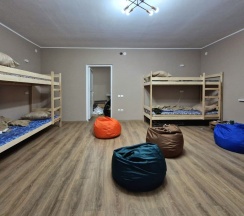 Кровать в 12-местном общем номере в Key2Home