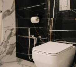Вилла с балконом и с красивым видом из окна в Residence Village