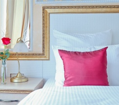 Люкс с балконом двухкомнатный в Онегин