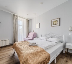 Улучшенная комната с доп. местом и балконом в Октавиана