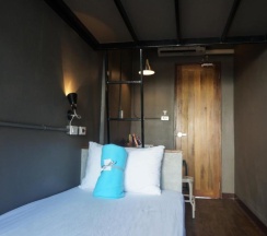 Трёхместный номер Standard в In A Box Hostel