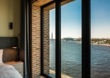 Studio with panoramic river view в Docklands