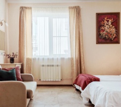 Трёхместный номер Comfort в Михаил ждет в гости