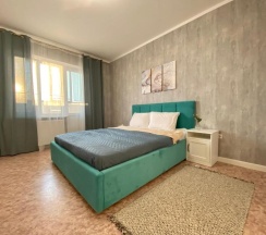 ул. Комарова д.8, кв.424 15 этаж, 6 подъезд в Рич хотелс