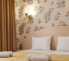 Трехместный номер Комфорт с балконом в Сюзэн