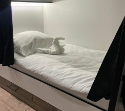 Капсула в женском номере в Moon sky