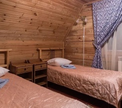 Шестиместный коттедж Богатырский с балконом в Ателика Улиткино