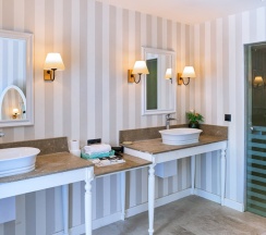 Двухместный люкс Deluxe двуспальная кровать в Salonika Suites