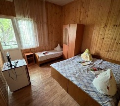 Трёхместный Стандарт вид в сад (с балконом) в Диана