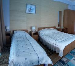 Четырехместный номер с 1 двуспальной или 2 односпальными кроватями в Сан-Мари