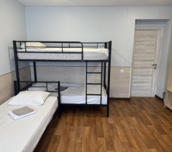 Четырехместный номер с общей ванной комнатой на мансарде №34 в Акспай