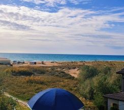 5ти местная студия с мини-кухней, террасой и панорамным видом на море  в Благовещенка