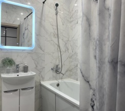 Двухместные апартаменты Superior с балконом и с красивым видом из окна (двуспальная кровать) в Апартамент на Плеханова 14-21