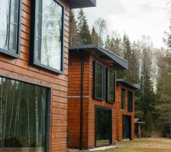 Коттедж с видом на озеро в Brusnika Village