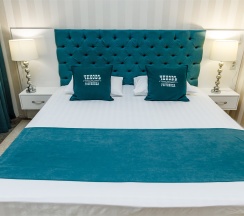 Люкс с кроватью размера «king-size» в Чеховъ