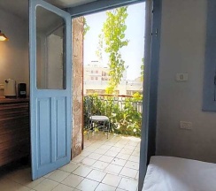 Номер Standard с балконом в Old Jaffa Hostel