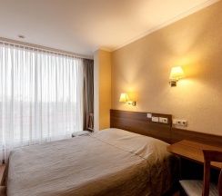 Номер улучшенный с 1 двуспальной кроватью в Azimut Отель Ставрополь