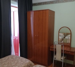 Трёхместный номер Economy с балконом и с красивым видом из окна в Горная лаванда