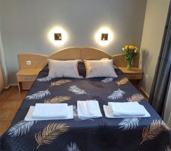 «ГОРОД» 15 СТАНДАРТНЫЙ ТРЕХМЕСТНЫЙ НОМЕР С ДВУСПАЛЬНОЙ КРОВАТЬЮ, ОДНОСПАЛЬНЫМ ДИВАНОМ в Цитрус