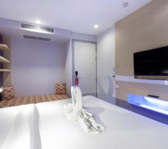 Двухместный номер Deluxe двуспальная кровать в The AIM Patong Hotel