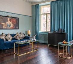 Люкс  Президентский с двуспальной кроватью в Cosmos Selection Saint-Petersburg Nevsky Royal Hotel