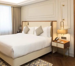Двухместный клубный люкс Executive с видом на горы двуспальная кровать в Sheraton