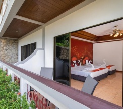 Номер семейный с балконом в Memory Karon Resort