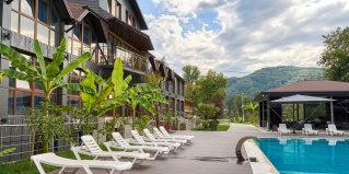 Каменномостский: Отель Белла